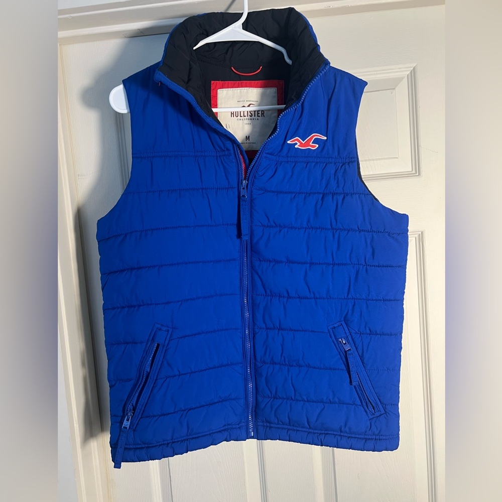 Hollister men’s Vibrant Blue Quilted Vest puffer size medium (a broken side zip)